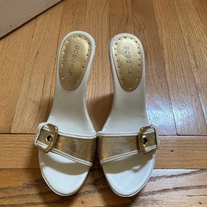 Bcbg white and gold heels shoes new size 9